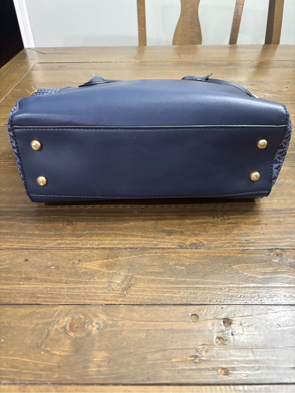 Michael Kors Navy Logo Tore with Matching Pouch - Picture 6 of 14